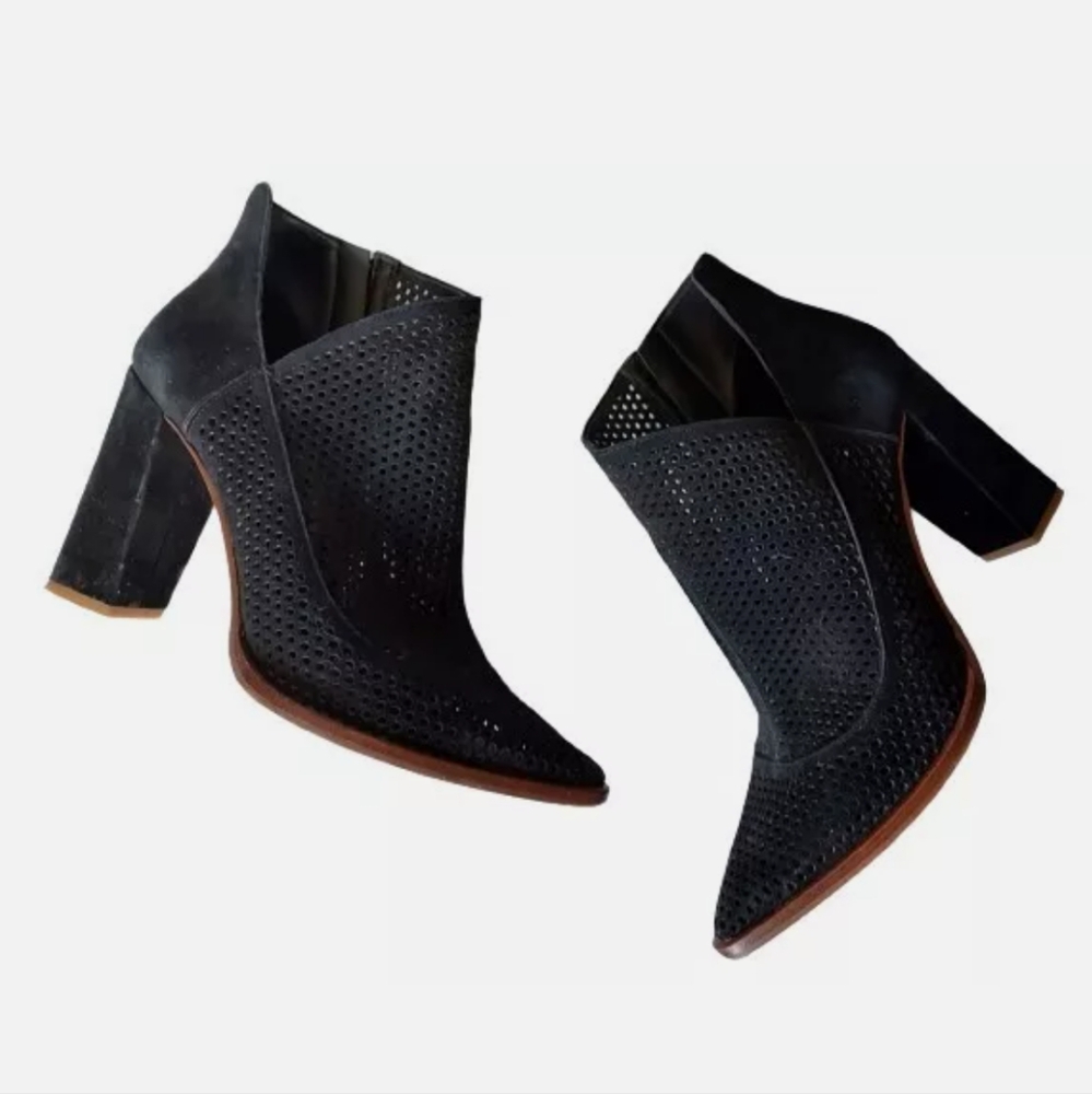 Vince Camuto Levesna Black Suede Bootie